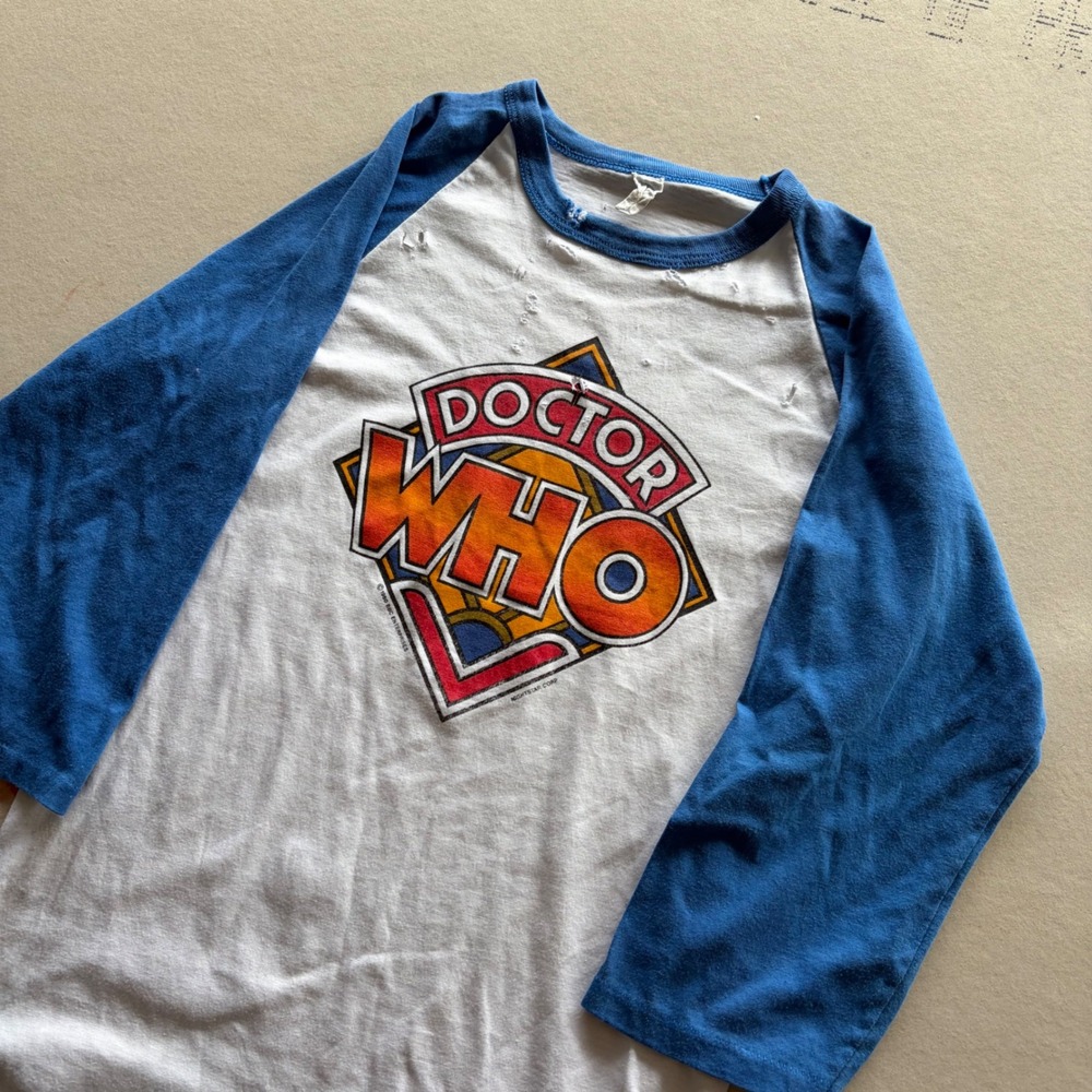 Vintage 80s Thrashed Raglan Doctor Who T-shirt